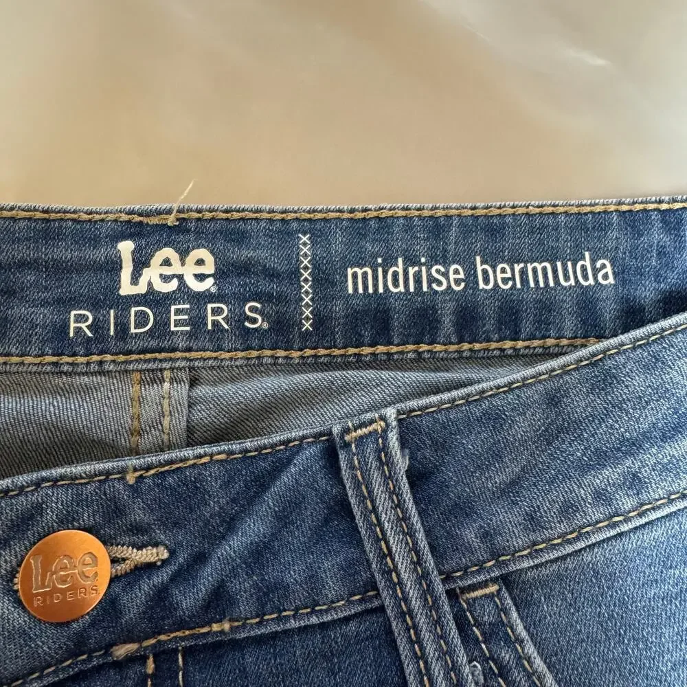 Women's Lee Riders Midrise Bermuda Denim Jean Shorts Sz 16 Summer Beach Casual